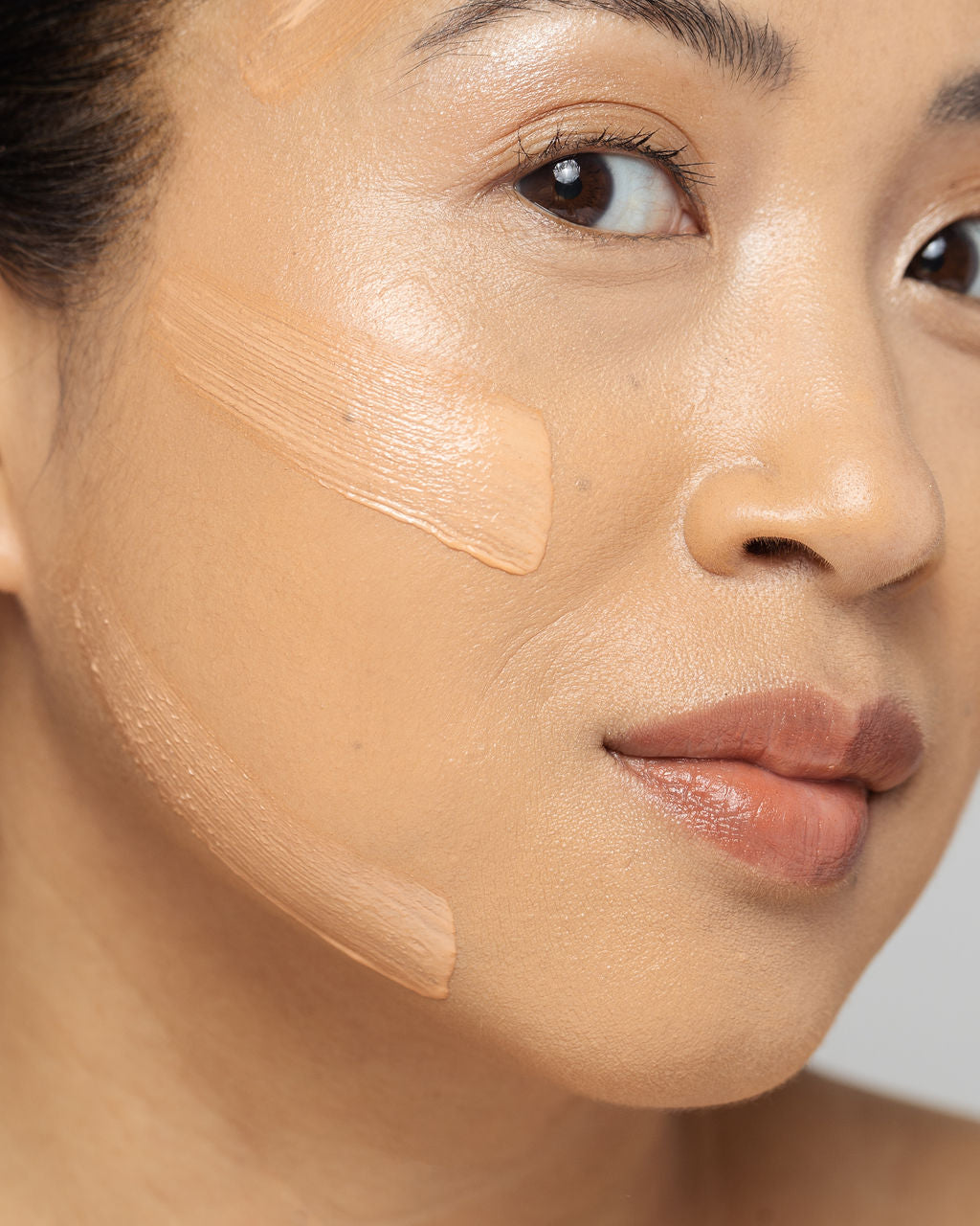 Woman applying Vivier Ultra Purifying Clay Mask highlighting its texture and benefits for smooth, healthy skin.