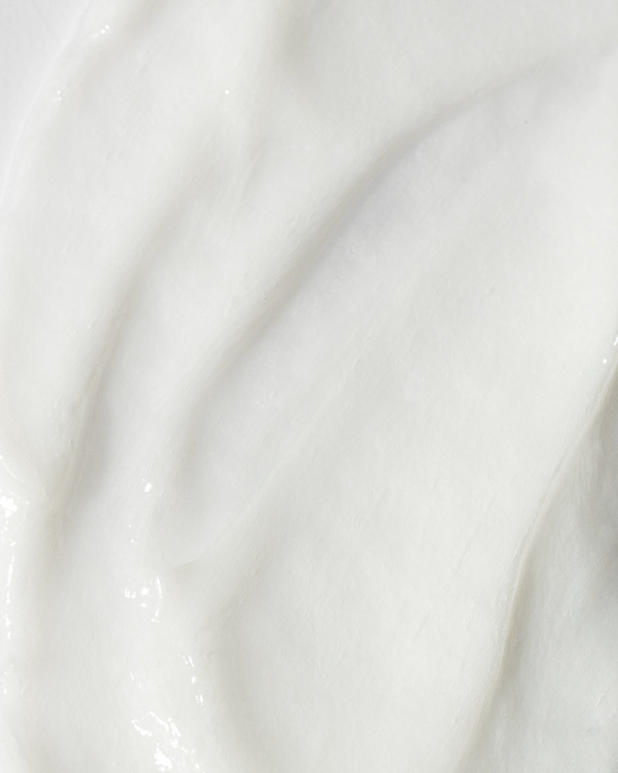 Close-up of Vivier Corrector 2 skin brightening cream texture containing 2% hydroquinone and vitamin C for dark spots.
