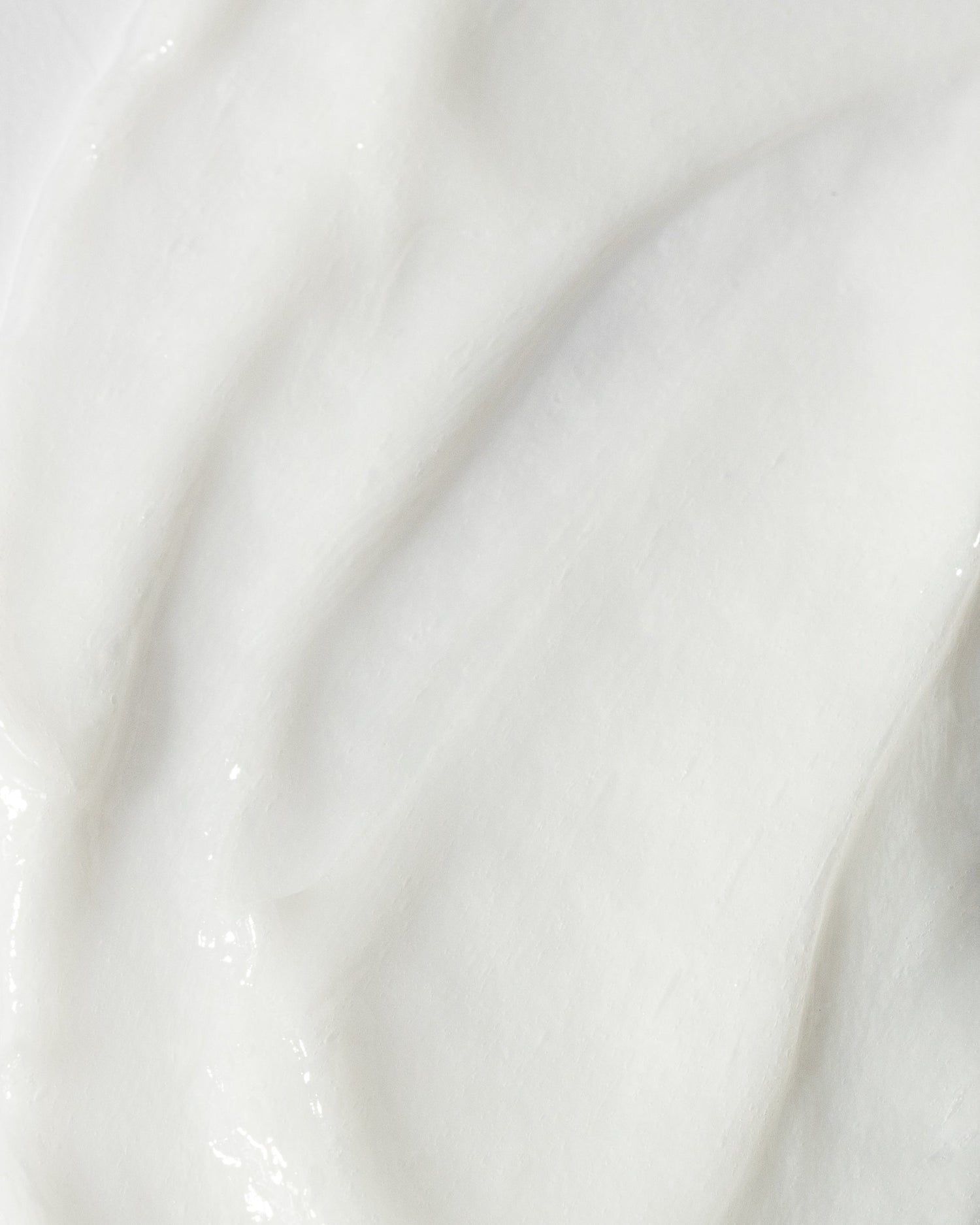 Close-up of Vivier Corrector 2 skin brightening cream texture containing 2% hydroquinone and vitamin C for dark spots.