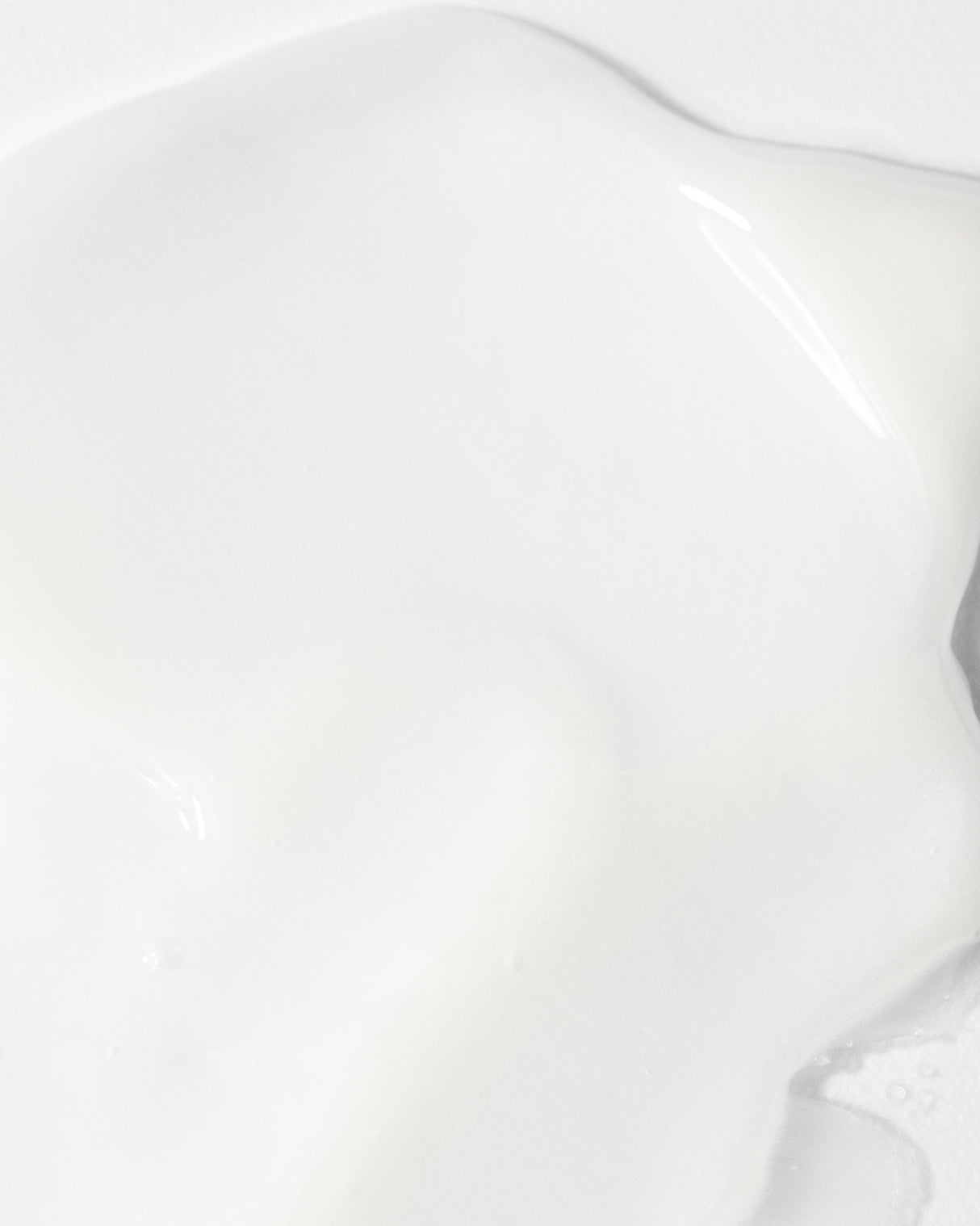 Vivier GrenzCine Face cream texture showcasing smooth, hydrating formula for reducing wrinkles and boosting skin elasticity.