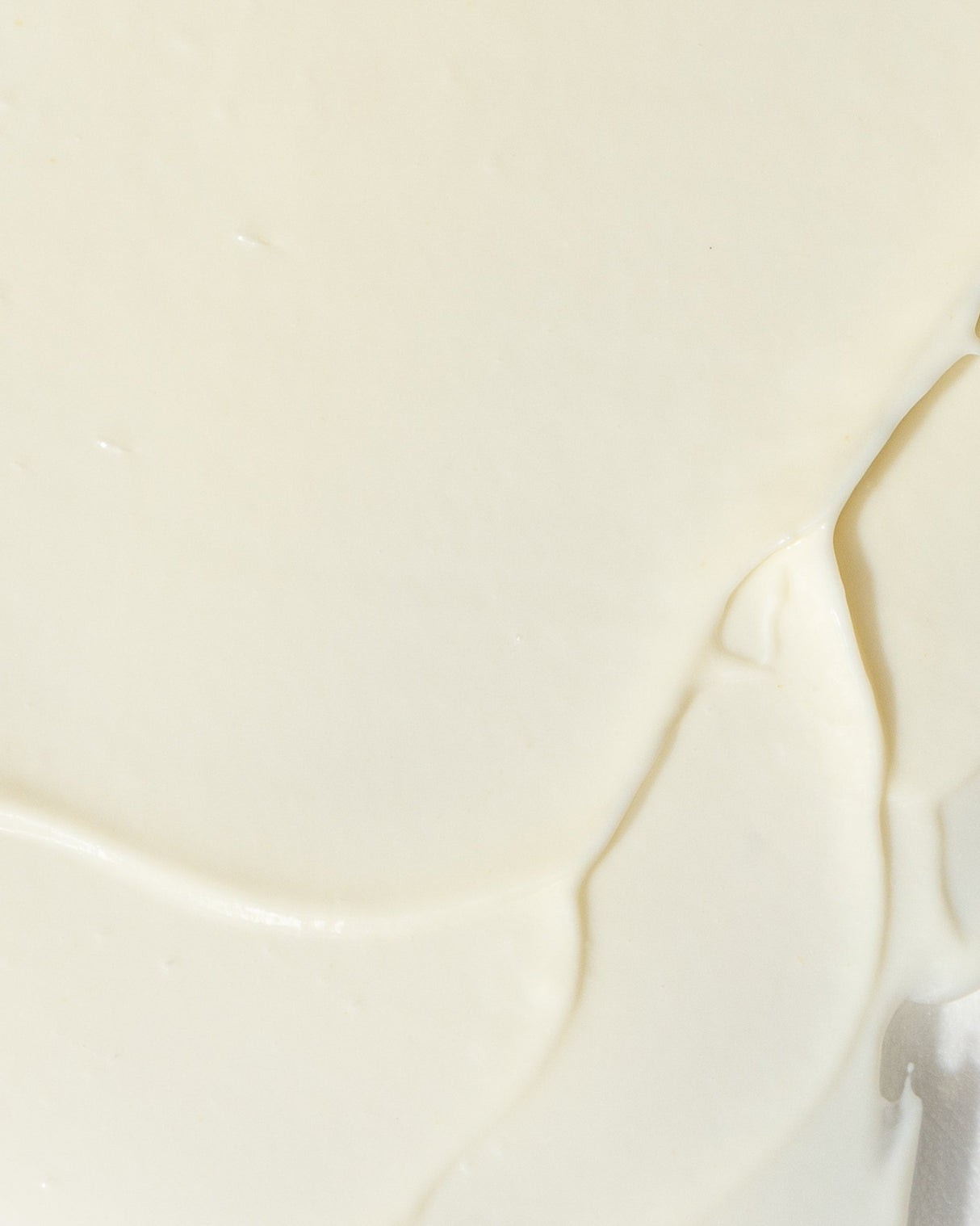 Smooth texture of Vivier GrenzCine Neck cream with growth factors for anti-aging and firming the delicate neck skin.