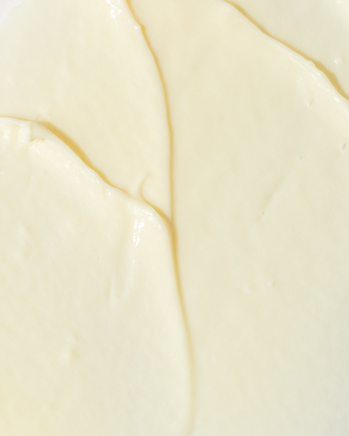 Close-up of Vivier Retinol 1.0% cream texture showcasing smooth, creamy consistency for advanced skin care with Poly-Pore Technology.