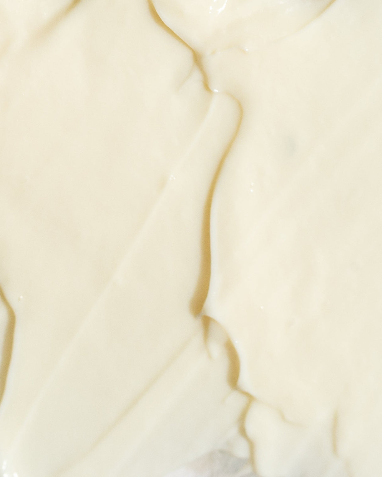 Close-up texture of Vivier Retinol 0.5% cream showing its rich, creamy texture for anti-aging and skin hydration.