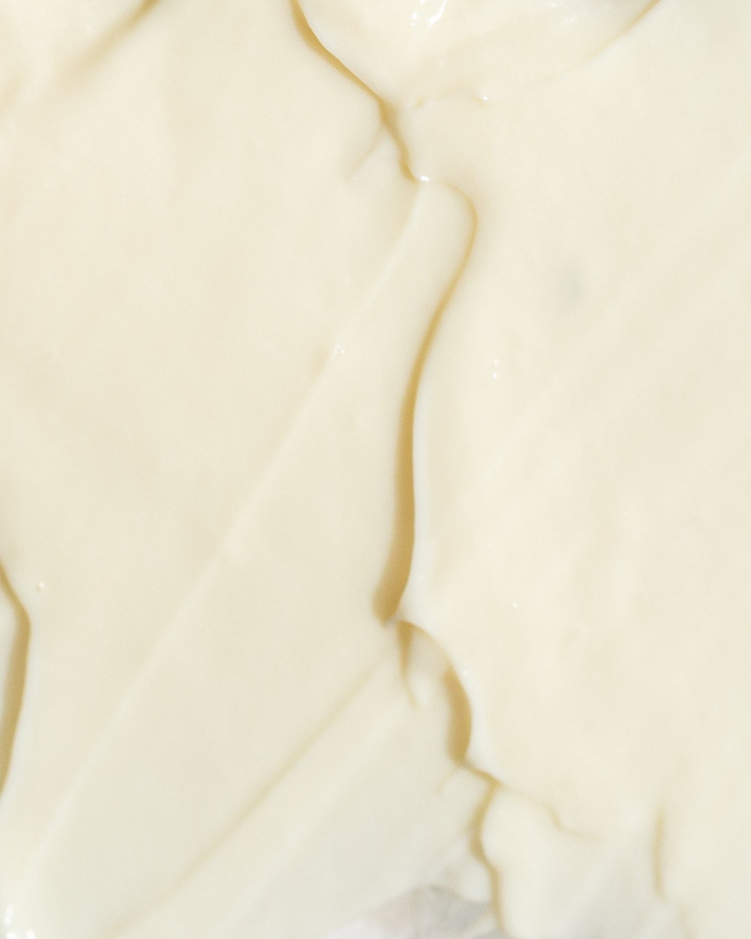 Close-up texture of Vivier Retinol 0.5% cream showing its rich, creamy texture for anti-aging and skin hydration.