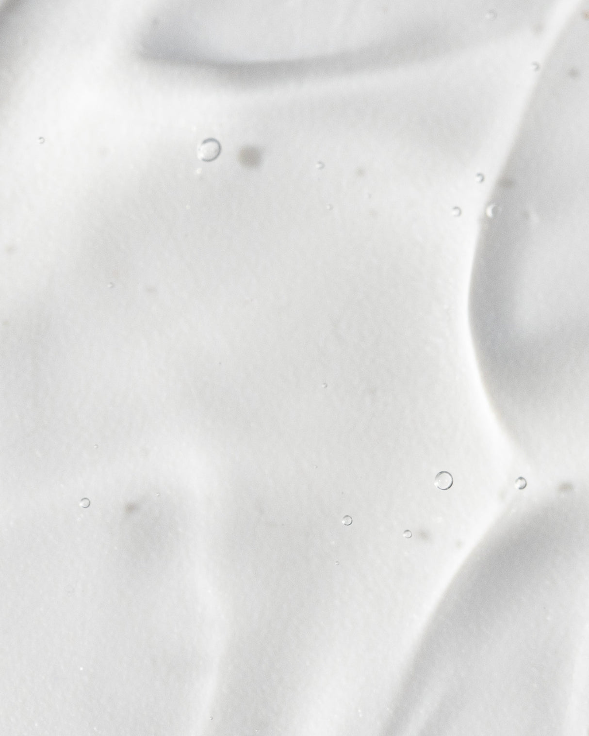 Close-up of Vivier Ultimage™ gel texture showcasing smooth, hydrating formula with hyaluronic acid for youthful skin.