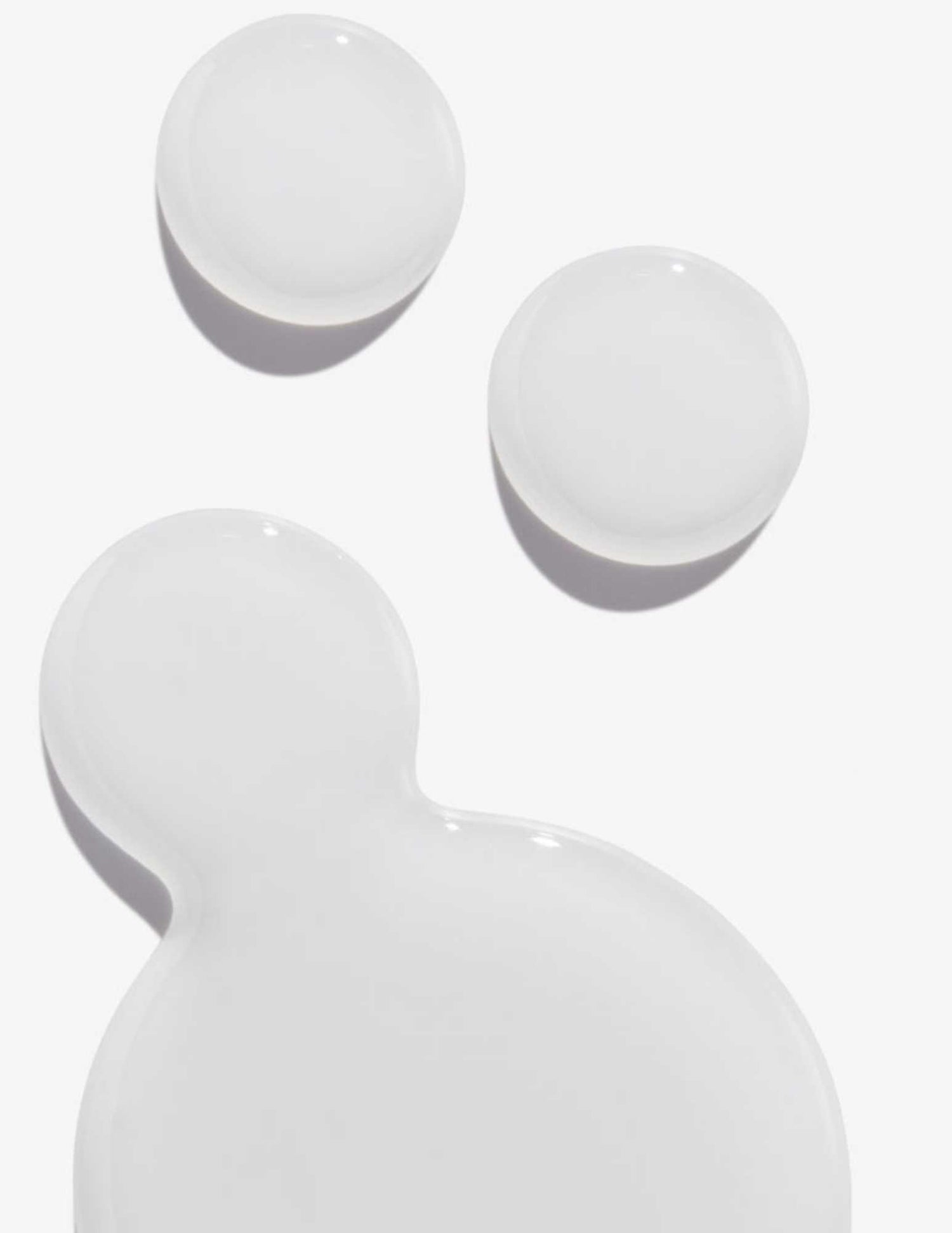 Close-up of Redken Acidic Bonding Concentrate shampoo texture highlighting thickness and clarity for damaged hair repair.