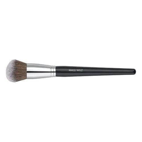 Malu Wilz Blush Brush with synthetic bristles and wooden handle for natural, flawless makeup application.