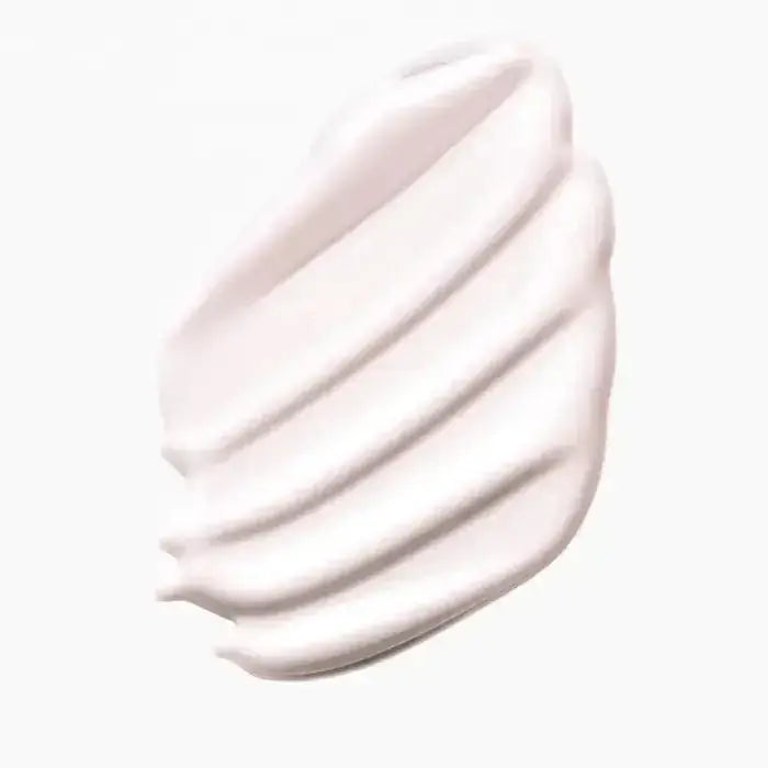 Closeup of Chroma Absolu Fondant Cica Chroma conditioner texture for damaged, color-treated hair, enhancing color vibrancy and softness.