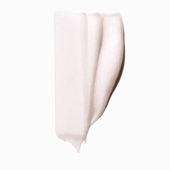 Creamy texture of Kérastase Chroma Absolu Masque Chroma Filler for color-treated hair care and nourishment.