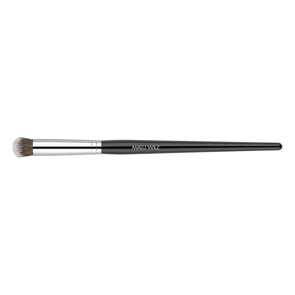 Malu Wilz Concealer Brush with synthetic bristles and ergonomic handle for seamless concealer application.