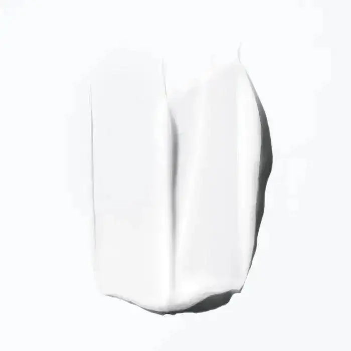 Texture of Kérastase Curl Manifesto Fondant Hydration Essentielle, a hydrating conditioner for curly and wavy hair.