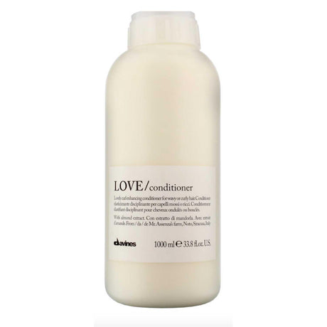Davines LOVE Curl Conditioner Liter, protein-enriched for curly hair, enhances softness, elasticity, and volume, 1000ml.