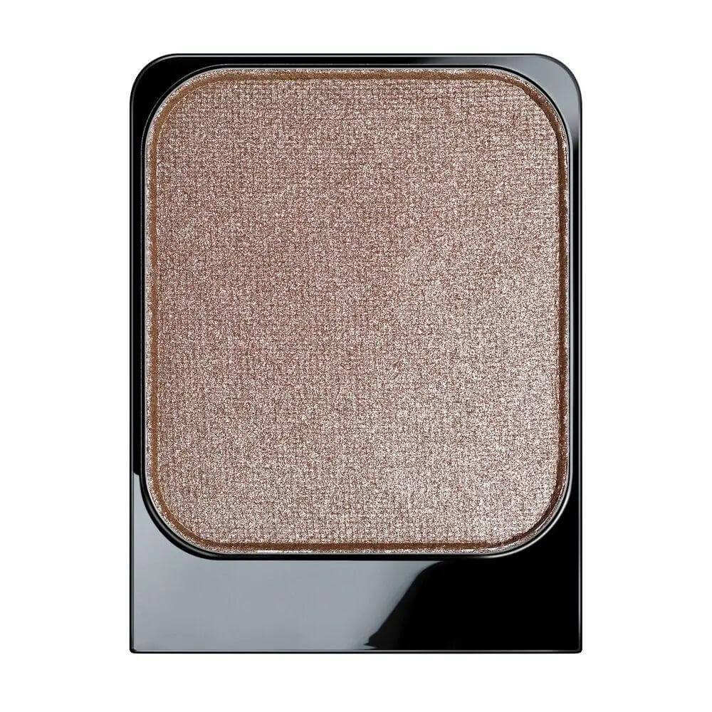 Premium Malu Wilz eyeshadow in shimmering shade, enhancing eye makeup with vibrant color and depth.