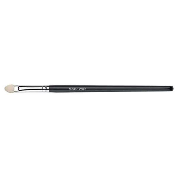 Malu Wilz Eyeshadow Applicator for precise eyeshadow application with durable synthetic materials, perfect for makeup enthusiasts.