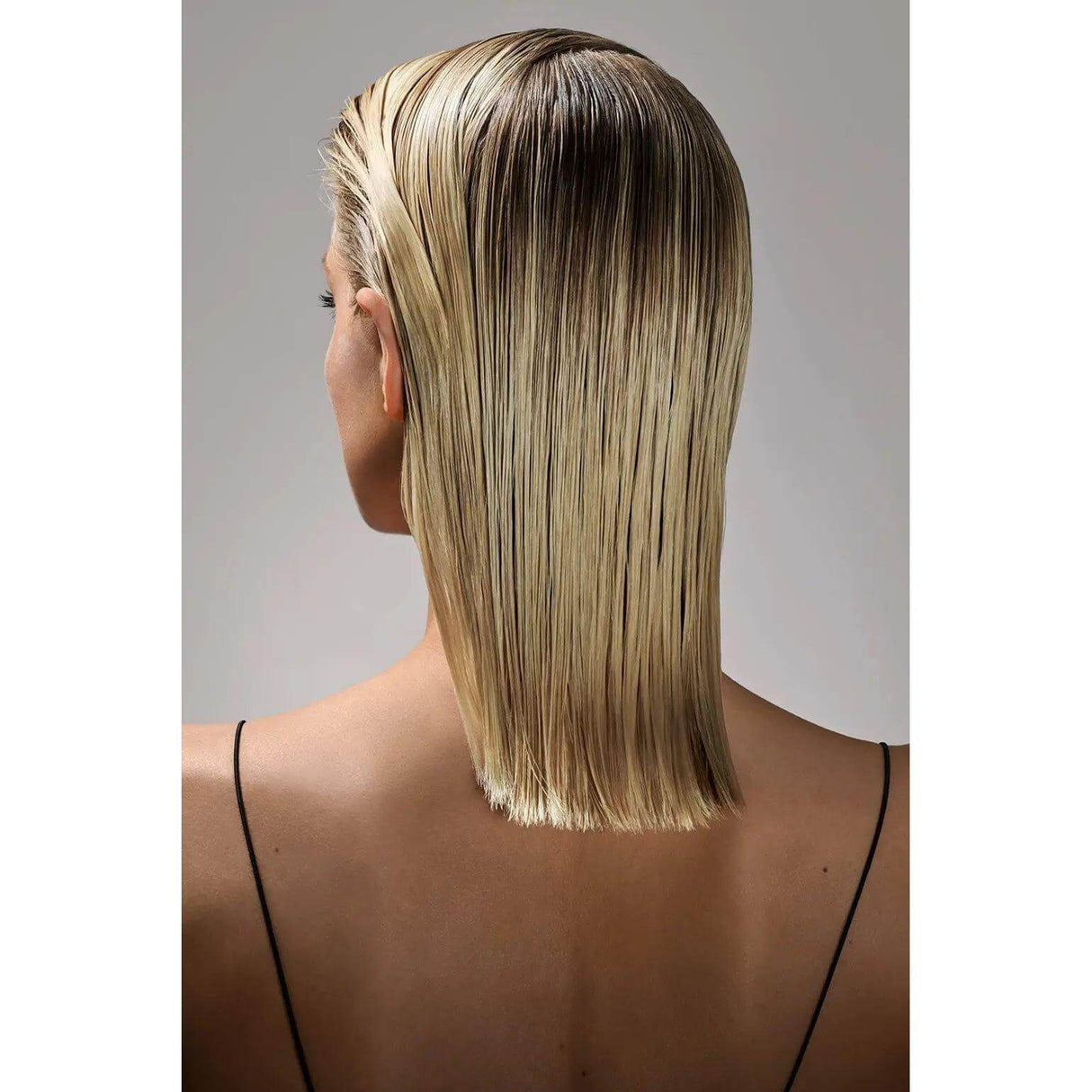 Woman with sleek, glossy hairstyle showcasing the effect of Gel Serum.