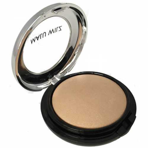 Gold Illuminator by Malu Wilz in an open compact, showcasing its shimmering golden hue. Ideal for a radiant, luminous skin finish.