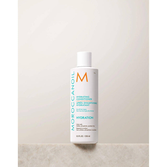 Moroccanoil Hydrating Conditioner bottle, enriched with argan oil and vitamins, designed to moisturize and detangle dry hair.
