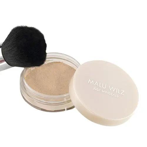 Malu Wilz Just Minerals Powder Foundation with brush, 15gr, natural finish.