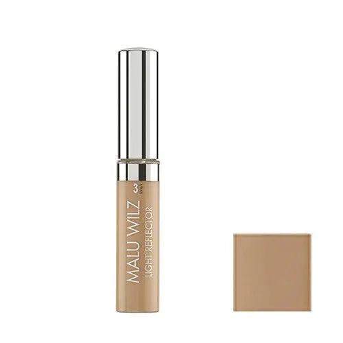 Malu Wilz Light Reflector 4.5ml makeup product for radiant glow, shown with packaging and color swatch.