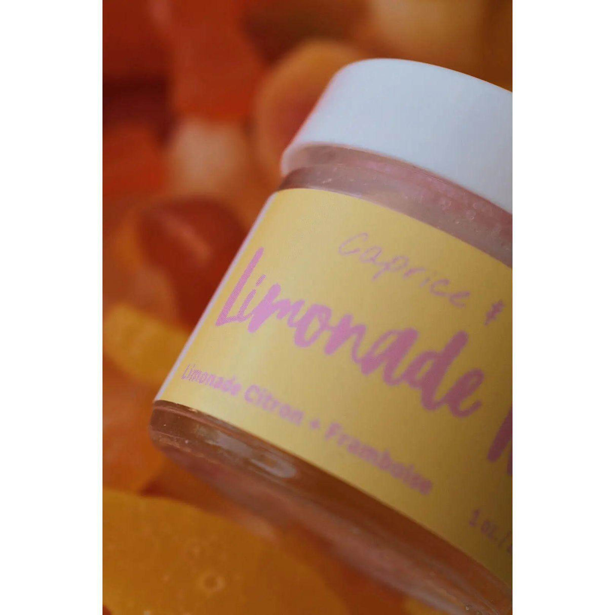 Limonade Rose Lip Scrub jar with lemonade lemon and raspberry flavor, featuring fine sugar, organic Jojoba oil, and Shea butter for smooth lips.