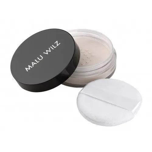Malu Wilz Loose Setting Powder 15gr with lid open and applicator, offers matte finish and long-lasting makeup hold.