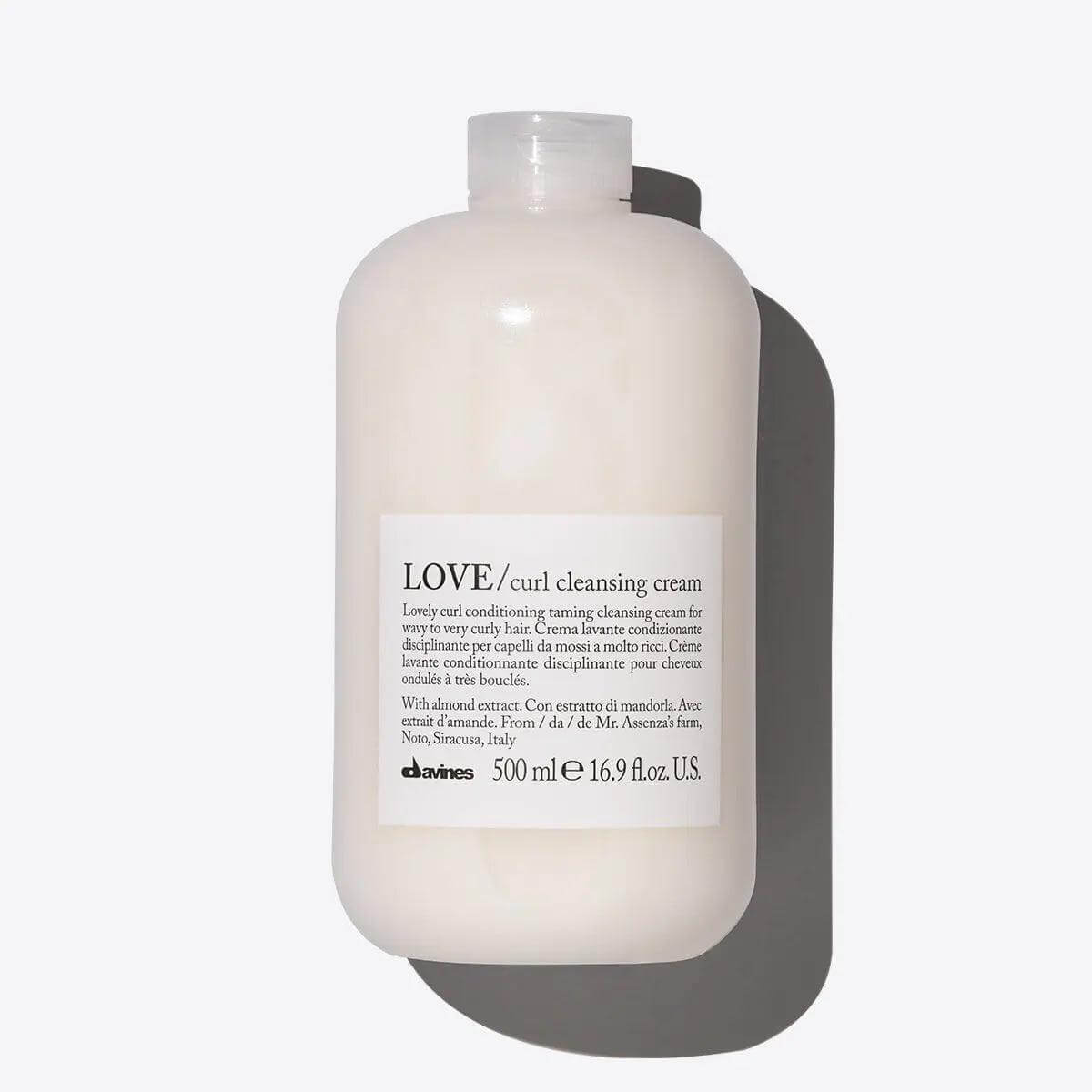 Davines Love Curl Cleansing Cream bottle for curly hair, sulfate-free formula, nourishes and hydrates curls, 500ml packaging.