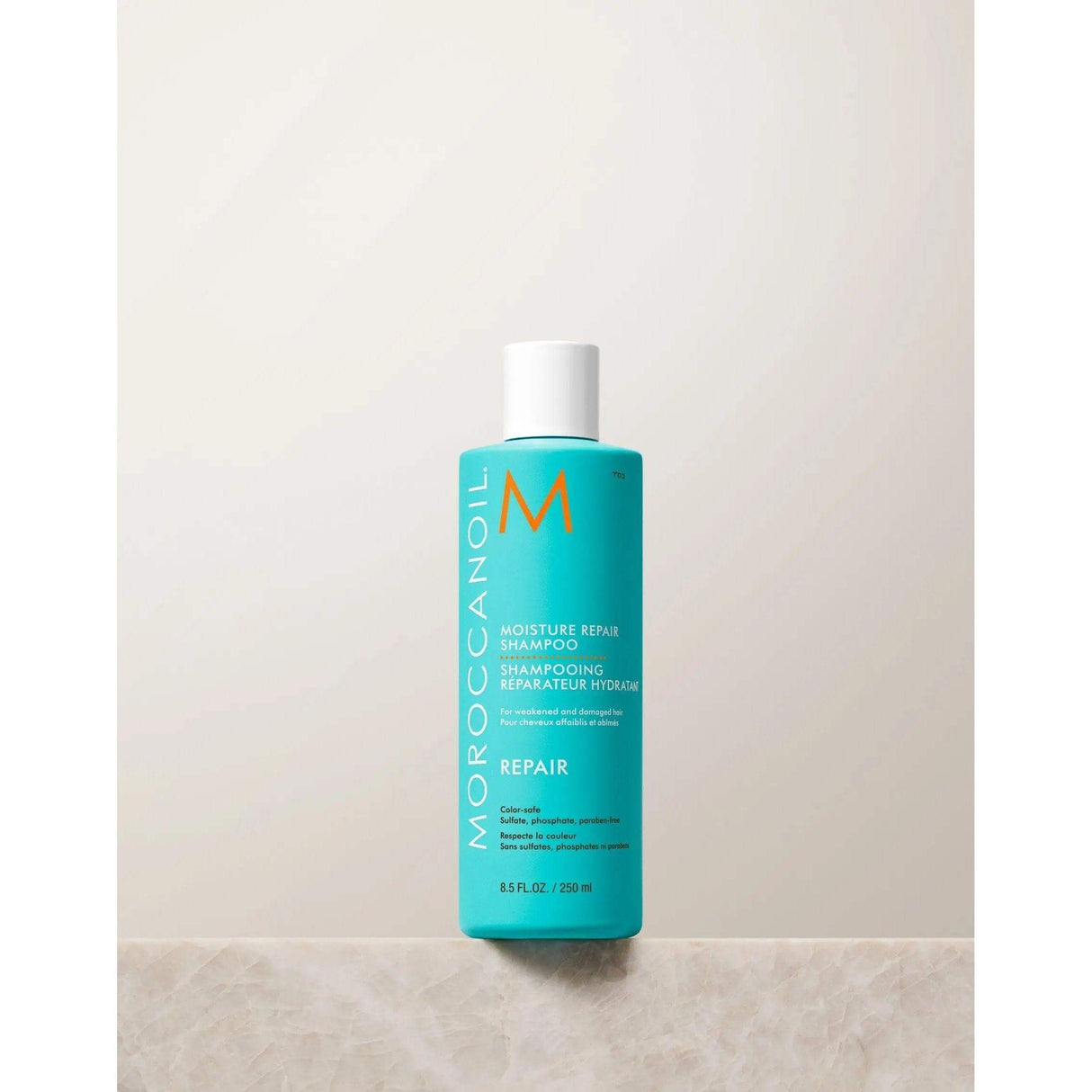 Moroccanoil Moisture Repair Shampoo bottle for damaged hair, featuring Argan Oil and Keratin, 250ml