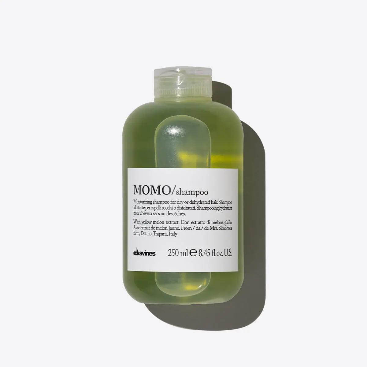 Momo Shampoo bottle, 250 ml, for dry or dehydrated hair; provides intense hydration with creamy foam.
