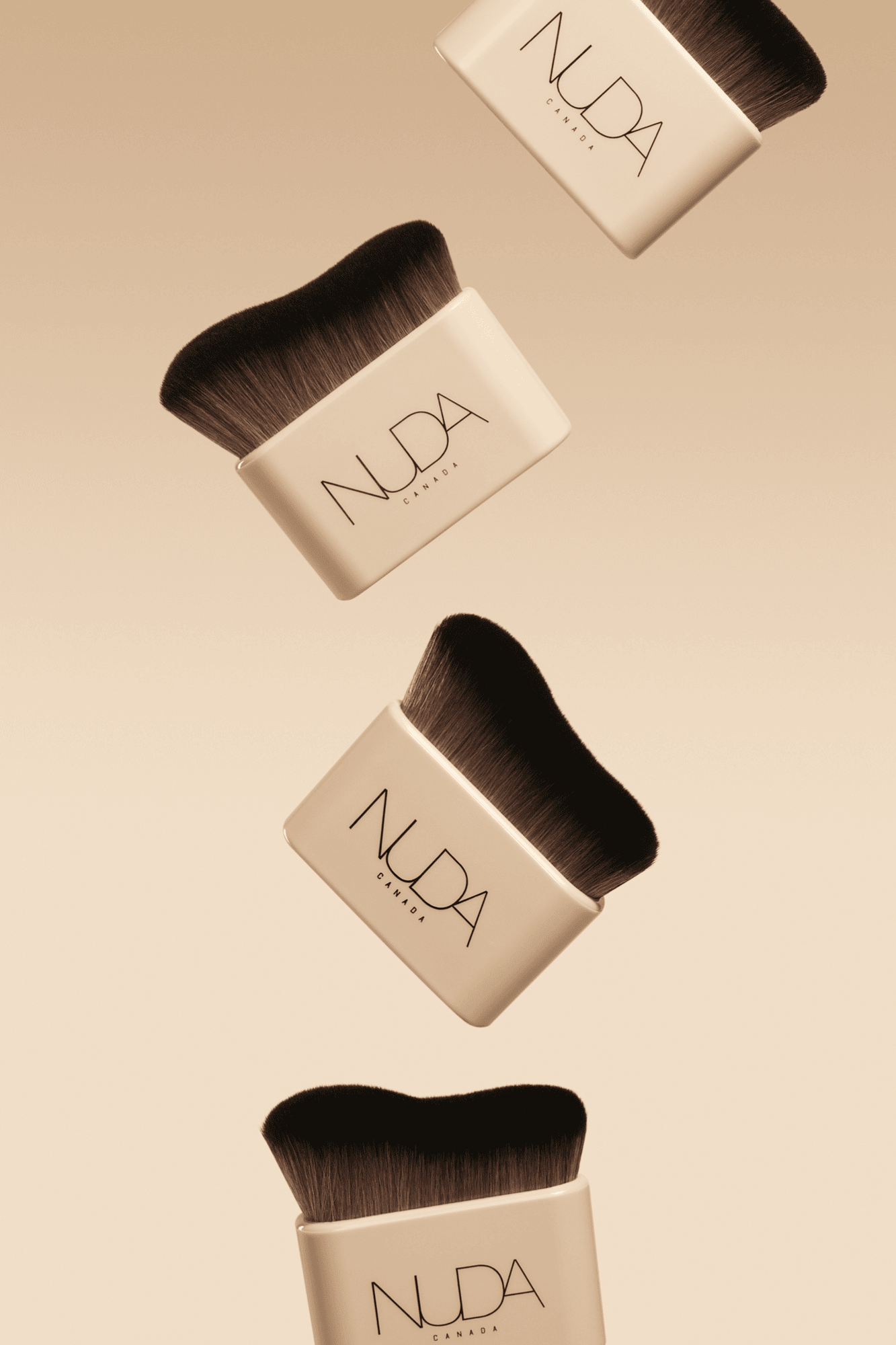 Nuda Blending Brush with ultra-soft vegan bristles for flawless tanning and contouring, perfect for beginners and professionals.