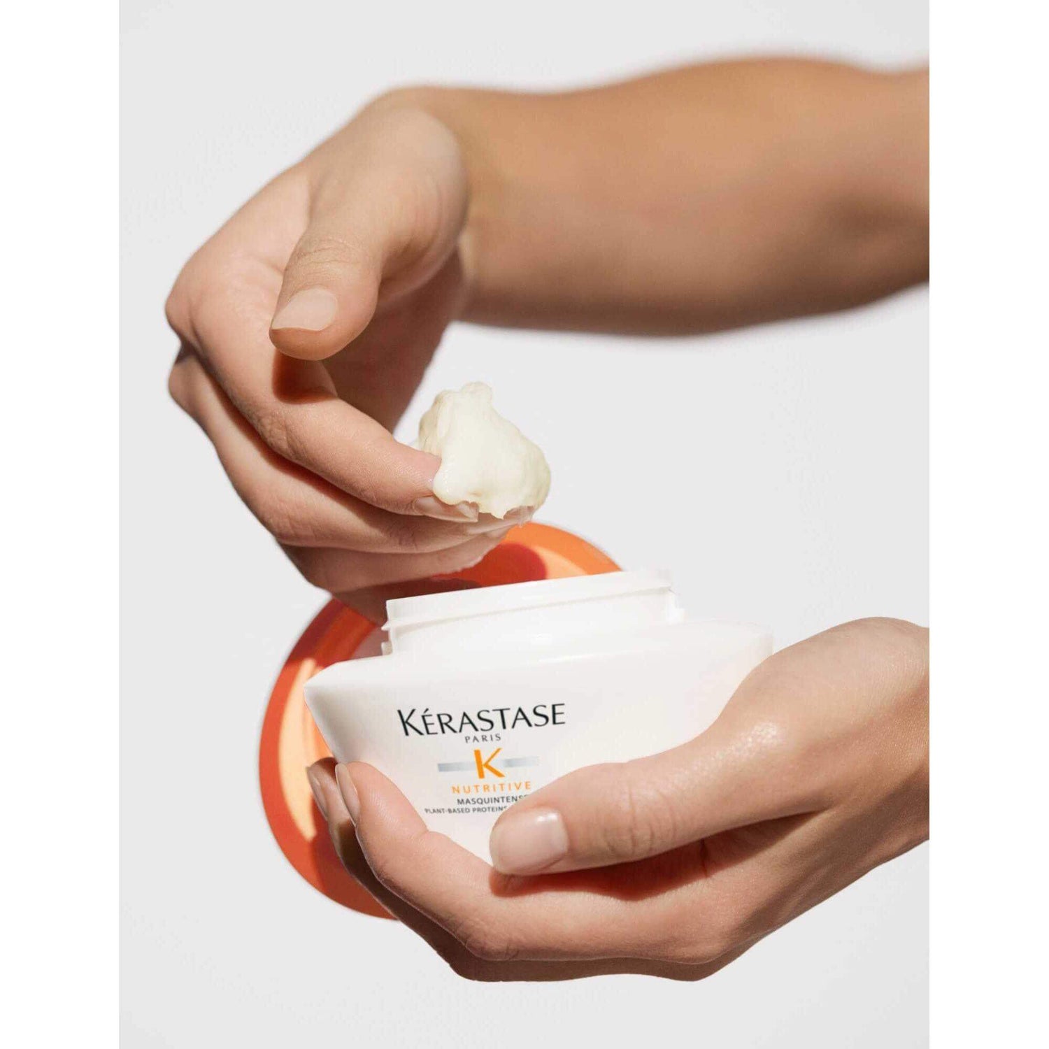 Applying Kérastase Nutritive Masquintense for very dry and fine hair, nourishing hair treatment in cream form.