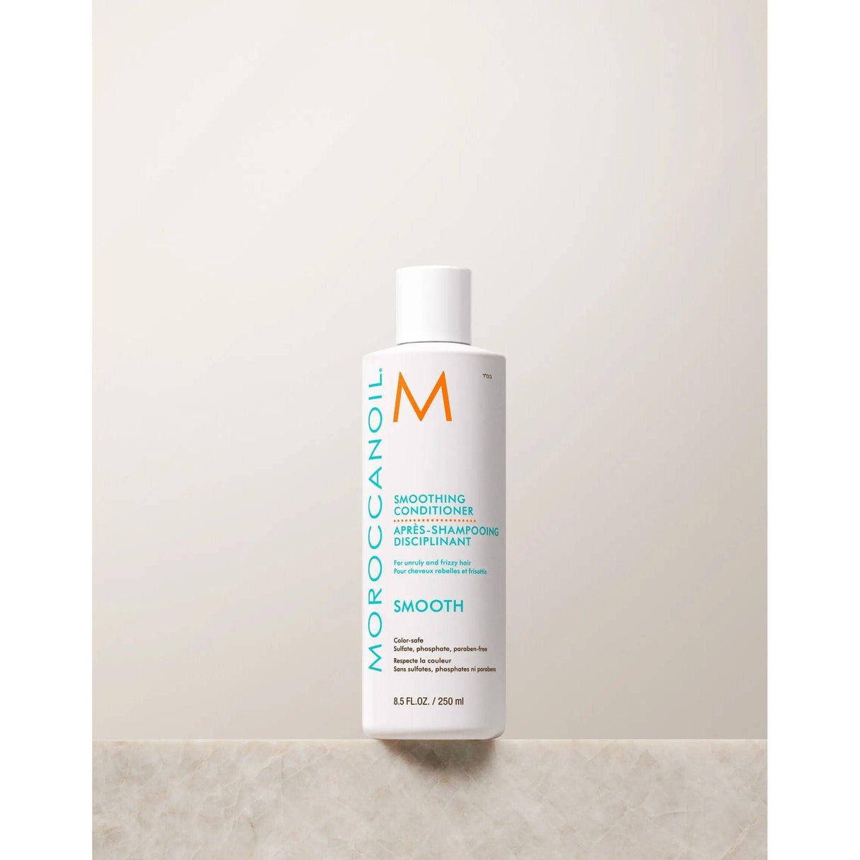 Moroccanoil AminoRenew Smoothing Conditioner bottle with argan oil for taming frizzy hair and enhancing keratin, 250ml size.