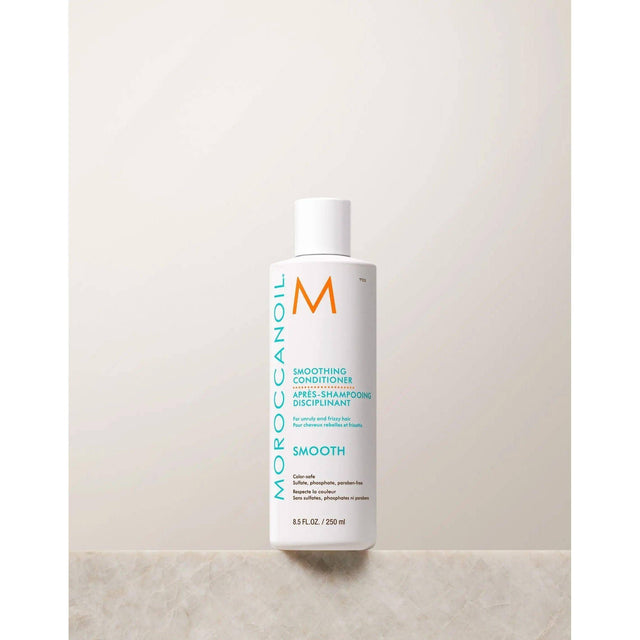 Moroccanoil AminoRenew Smoothing Conditioner bottle with argan oil for taming frizzy hair and enhancing keratin, 250ml size.