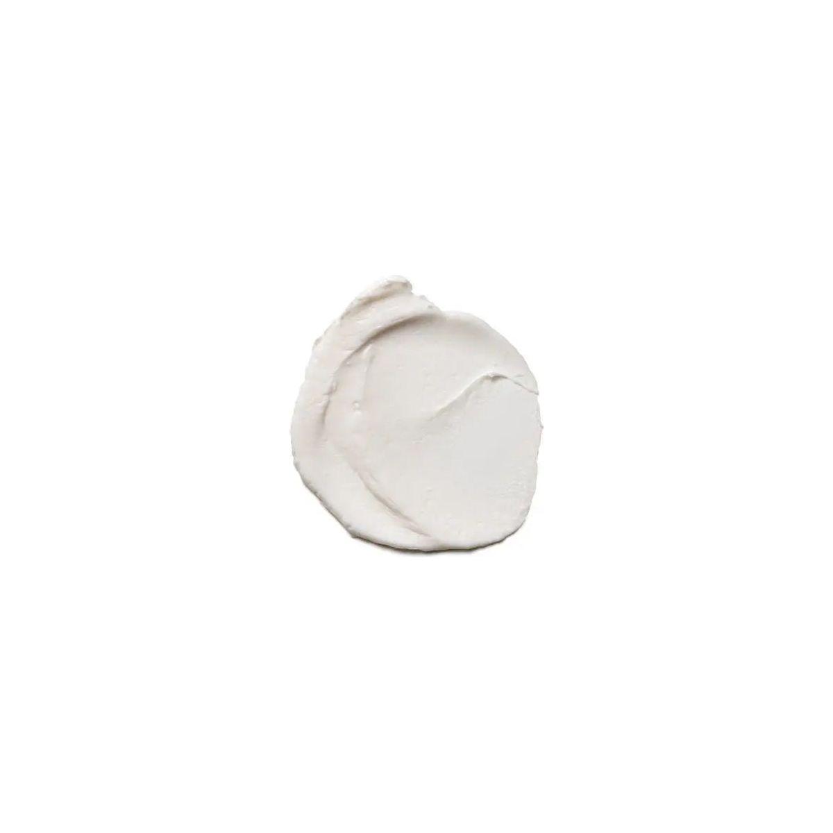 White style molding cream texture swatch, enriched with argan and olive oils for natural texture and enhanced definition.