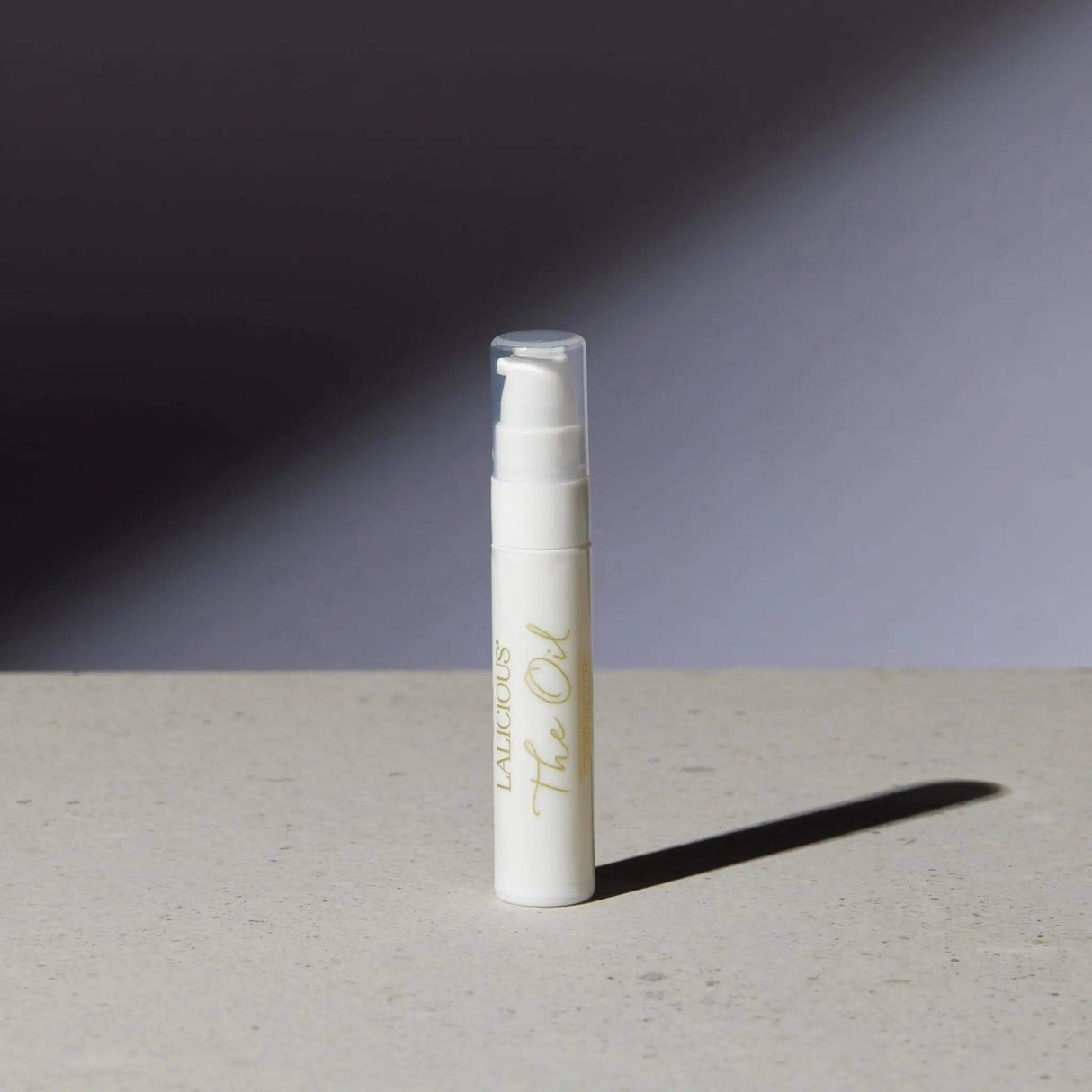The Oil bottle from Signature Collection, featuring a blend of Coconut and Marula oils, providing anti-aging and antioxidant benefits.