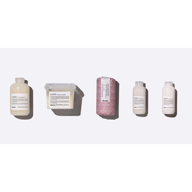 Wash & Go Curls Set with 5 products for effortless curls, including LOVE Curl Shampoo, Mask, Serum, Cream, and Controller.