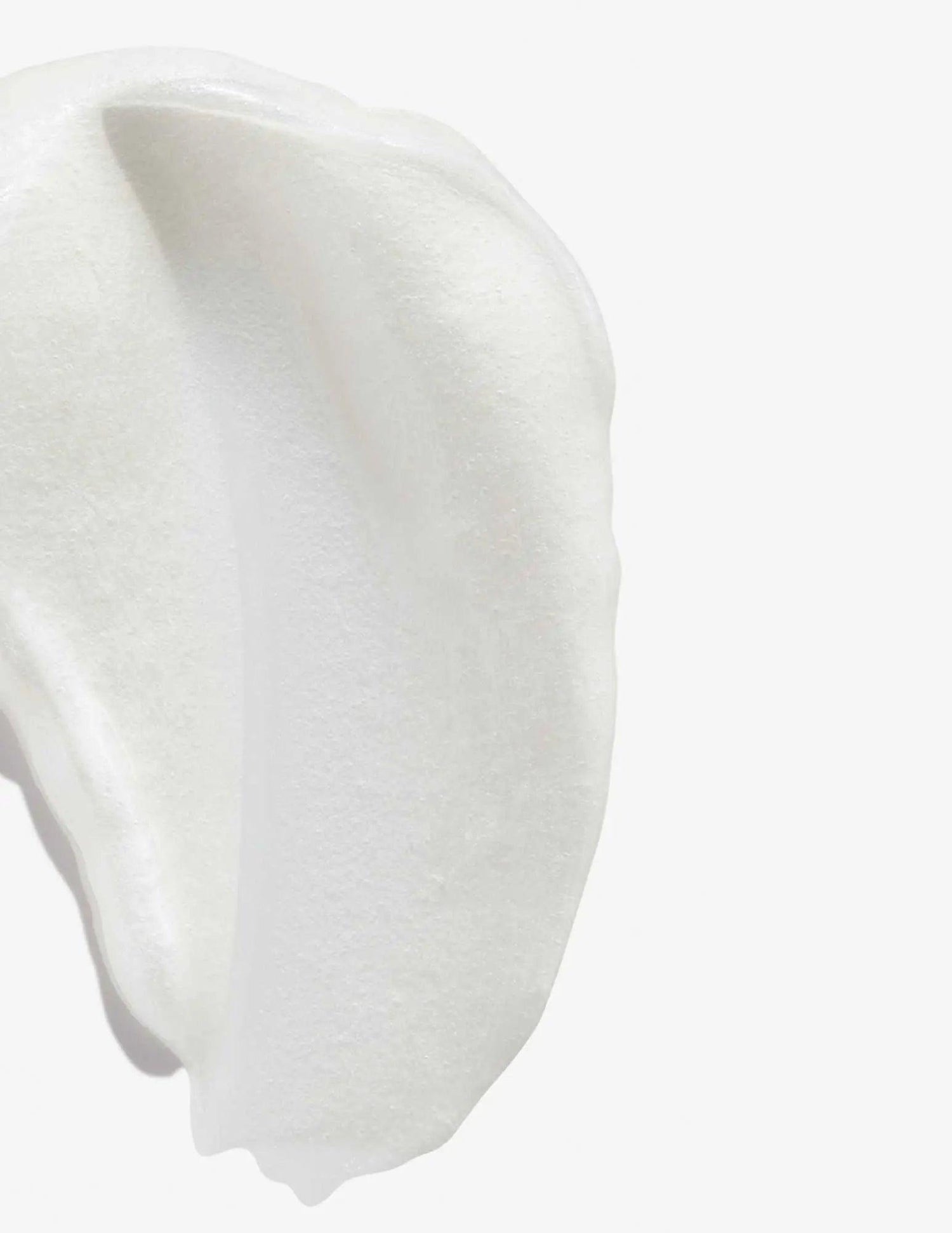 Texture of Color Extend Magnetics Conditioner showcasing creamy formula for vibrant color-treated hair care.